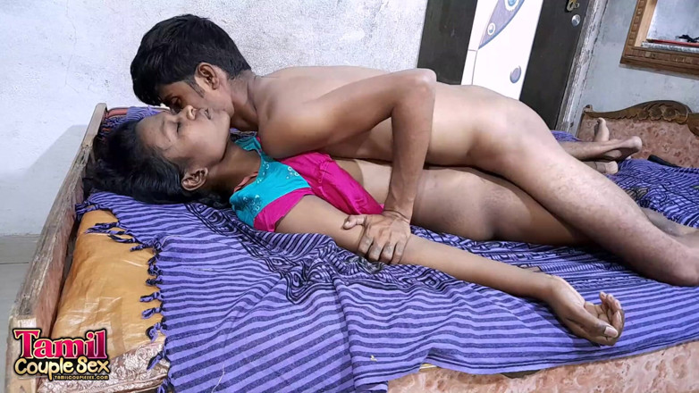 Tamil Couple Porn Videos: Verdammt heißes indisches mädchen kommt in ihre enge muschi, sie...