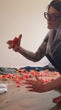 Fruit Crush Aftermath: Sprzątanie soczystego bałaganu na podłodze