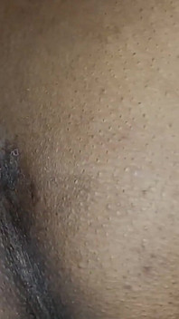 Desi indická Moti Bhabhi šuká s velkým černým pérem