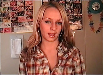 Flash Model Amateurs: Sexy blondýnka na pohovce