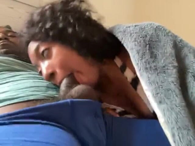 Fijii pornbox: 女王也是喉咙山羊Yall来和我一起在fambase直播每天晚上8点
