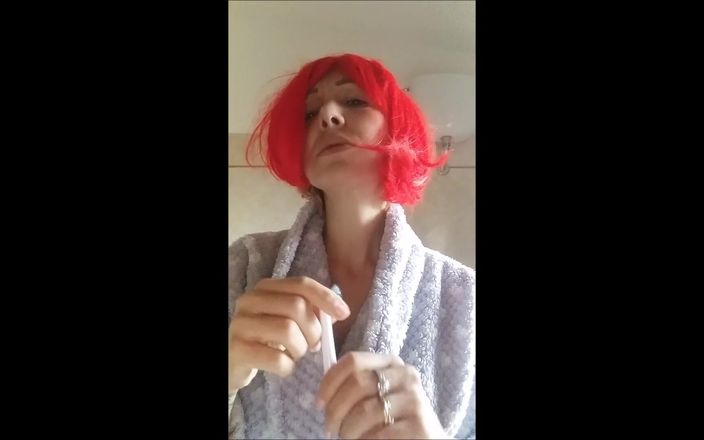 savannahamatoriale: Cô gái gợi cảm rửa răng