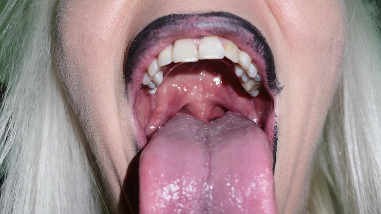 Sultry Silvea: Smyslná Silvea Spit ti na obličej