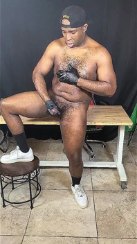 Oiled Muscled Gay Streamer Jerking Giant Cock After Working Out