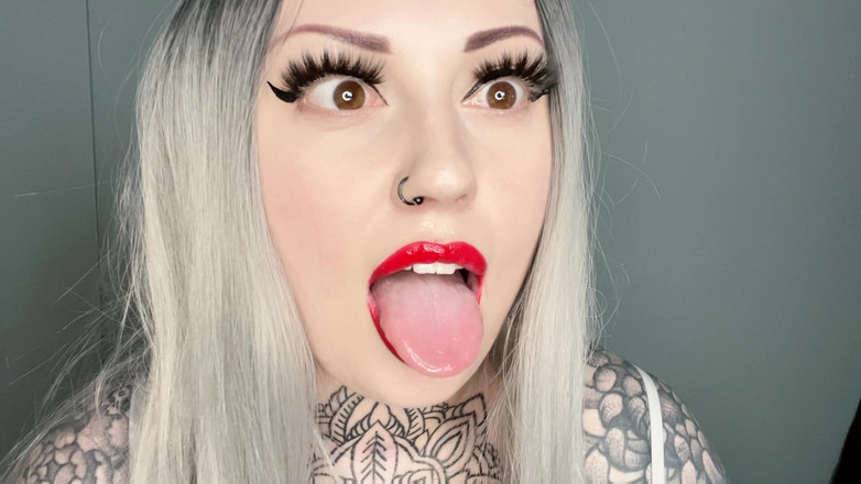 Miss Valentina: Branlette sur mon visage ahegao