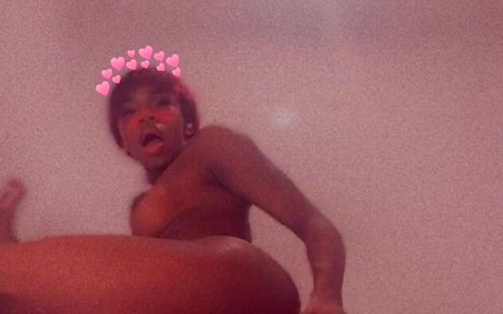 AJ180: Aj180: aku pengen banget dientot, tapi dildo ini bantuin