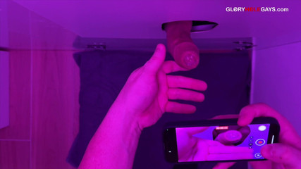 GLORYHOLEGAYS: 23letá It Nerd se po práci vplíží - a stane se...