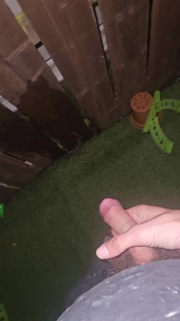 Smoking stoker: Piscia, si sega e fuma