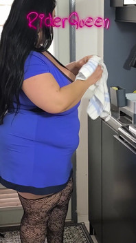 MiLF scopata in cucina a casa da sola