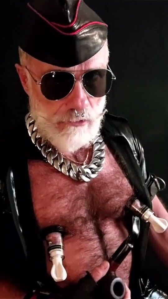 MusclesCigarsFFPig: Stepdaddy Smokes His Big Pipe While Playing Nips