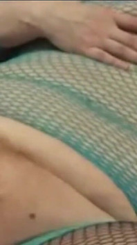 Curvă mare și frumoasă în plasă futută tare și umplută de spermă pe față