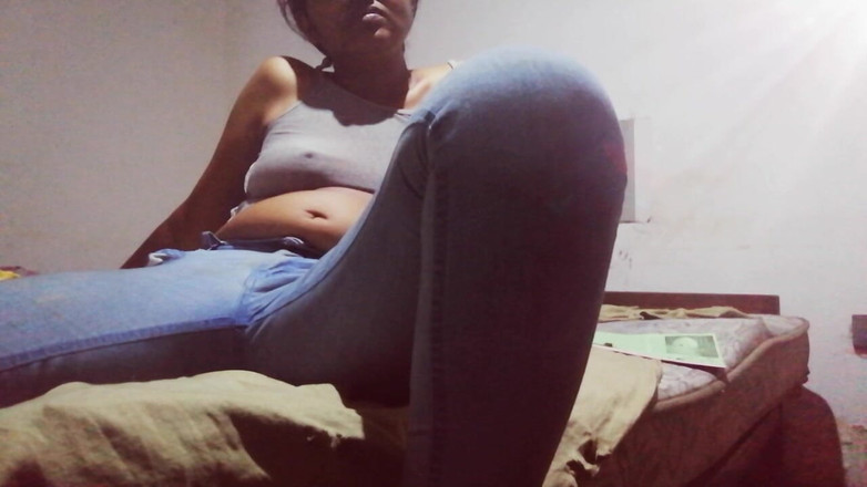 Tina Baby: 我的嫂子在没有胸罩的情况下勾引我，爆裂