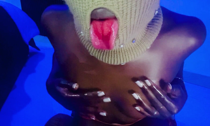 DivaHouz: Caliente delgada y gruesa diosa africana de ébano en primer plano...