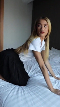 Ladyboystar - Doamnă absolut zdrobitoare îmi suge pula atât de frumos