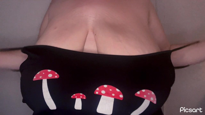 Mushroombitchx: Tit Bouncing and Jumping Jacks 2