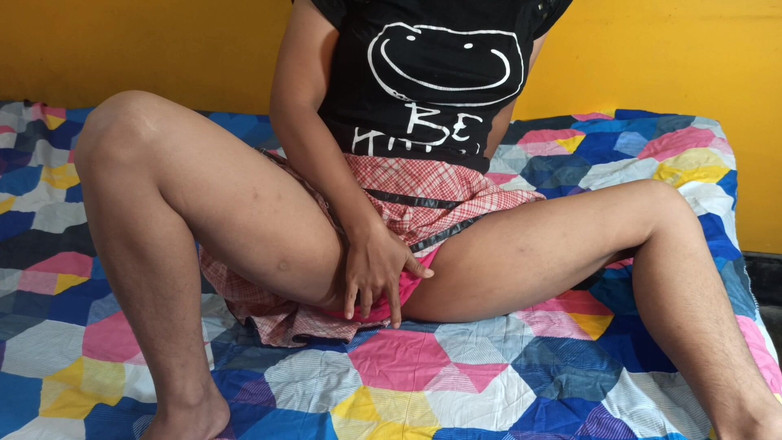 Sexuda: Desi Indian Randi Teenage Girl Licking and Fingering Her Juicy...