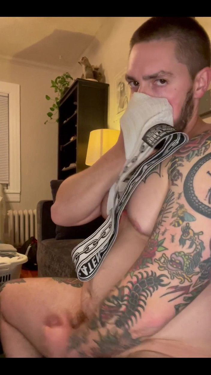 xrustytaylorx: 福福芬我的 jock 和 jerkin 最后一次射在它里。ive 在锻炼时穿了这个，同时我操，并撸管