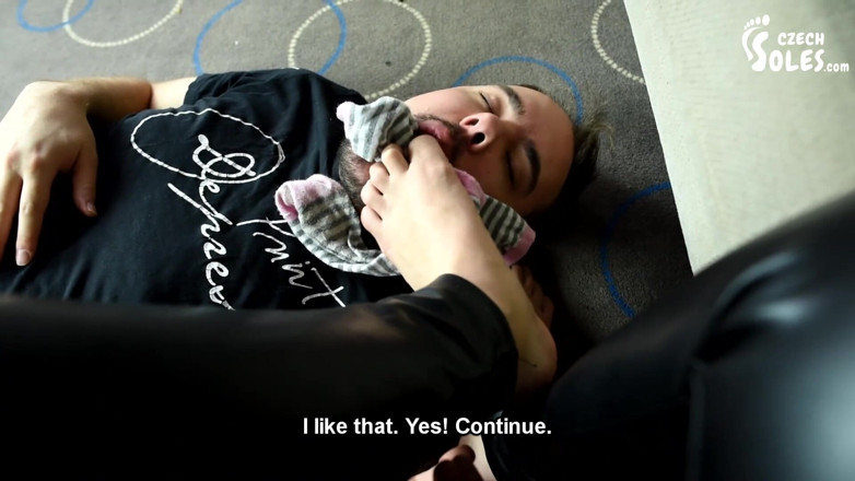 Czech Soles - foot fetish content: Sclavă pasionată de picioare pentru șosetele și picioarele ei mirositoare