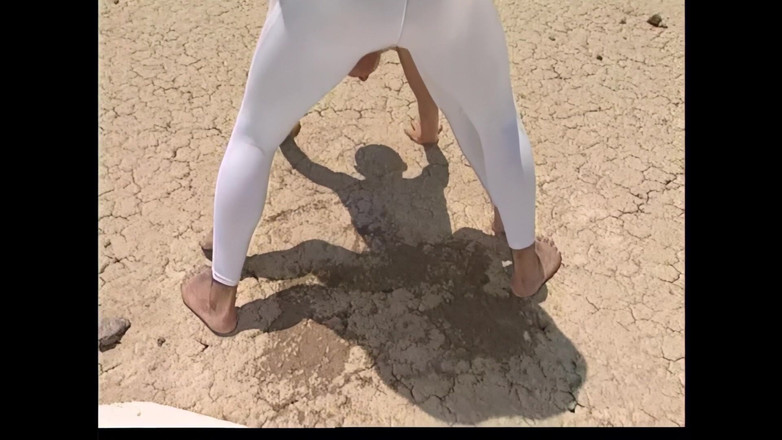 Cinema X: 踊り、柔らかく白く、調和がとれている