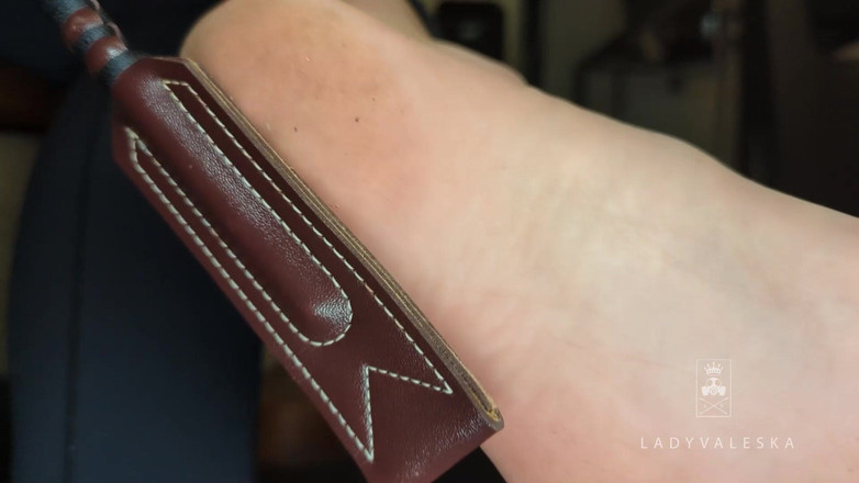 Lady Valeska: Essere il mio sporco schiavo del piede punto di vista