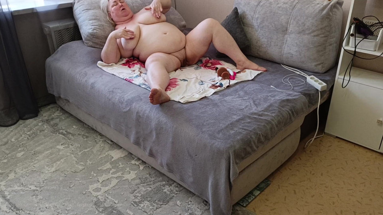 Zona901: La matrigna ha mostrato le sue enormi tette la figa...