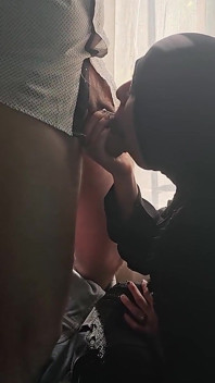 Blowjob klasik selepas kerja isteri Arab Mia Niqab
