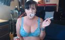 TLC 1992: बड़े स्तनों वाली धूम्रपान करने वाली