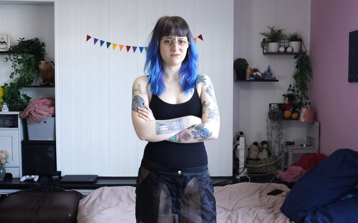 Alice Bean: Tiny Cock Roast