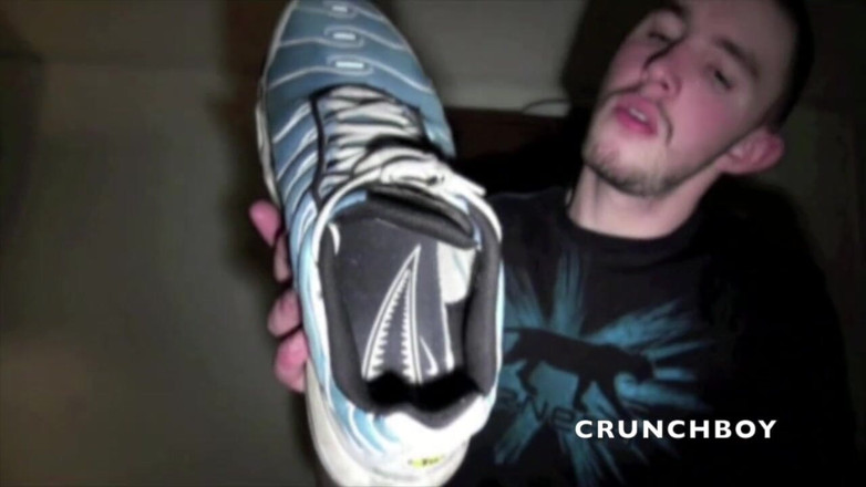 Sneaker gay: セックス中に足やスニーカーを嗅ぐ