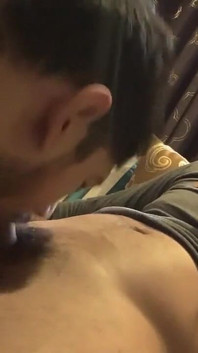 Hung Str8 öğleden sonra kafasının tadını çıkarıyor