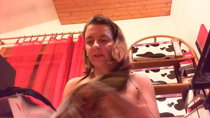 Nicoletta Embassi: Nicoletta vidí, jak masturbuješ a ponižuje tě, když si honíš...