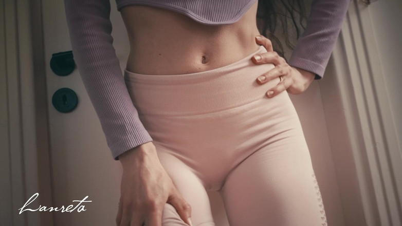 Lanreta: Çaresiz çiş kazayla pedimi gösteriyor