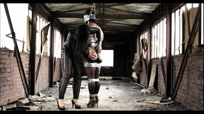 Lady Luciana Di Domizio: The kinky whipping slave