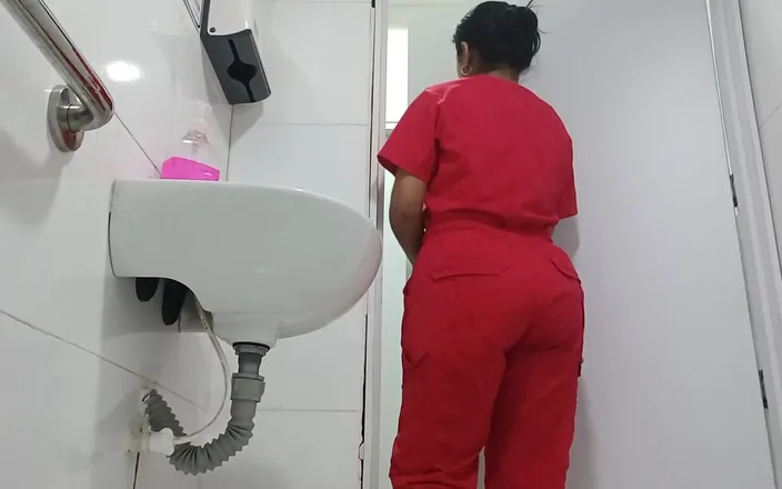 kelsyStar: Big Ass Nurse Recorded in Office Bathroom