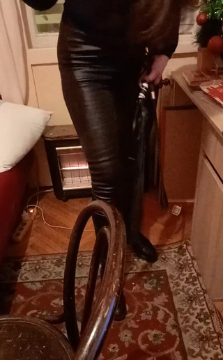 Dominatrix Redsonyja: Das ist zu viel für alle kostenlos, also gebe ich...