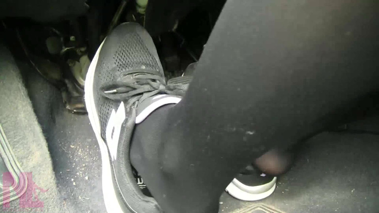 Nyllady: Sensual Pedal Pumping in Black Sneakers