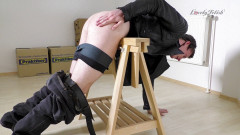 Lovely Male Fetish: Arons si poprvé naplácá