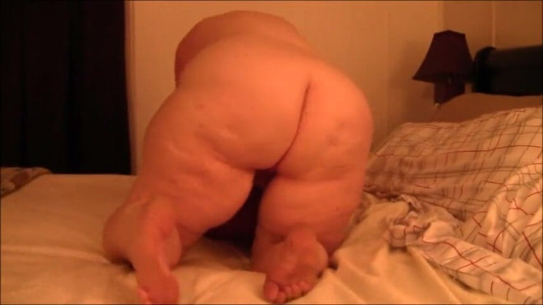 Assbody: 大黑深深插入白人奶奶的屁股