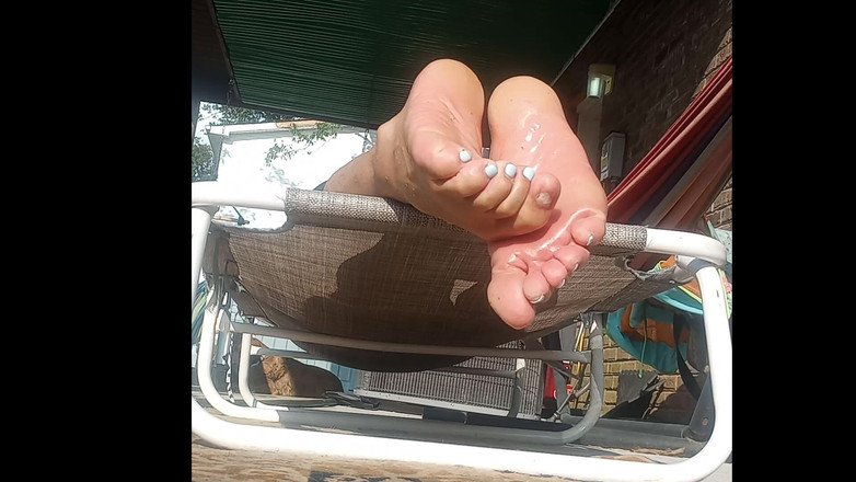 Midsouth Foot Fetish: Tălpile mele uleioase să se masturbeze Prea coboară și spune-mi despre...