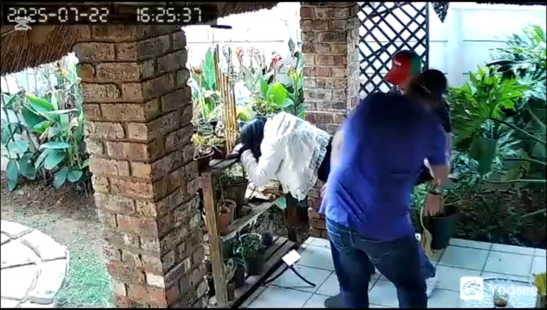 Bigjoefuckalott: Cam betrapte mijn vrouw op het neuken van mijn twee...