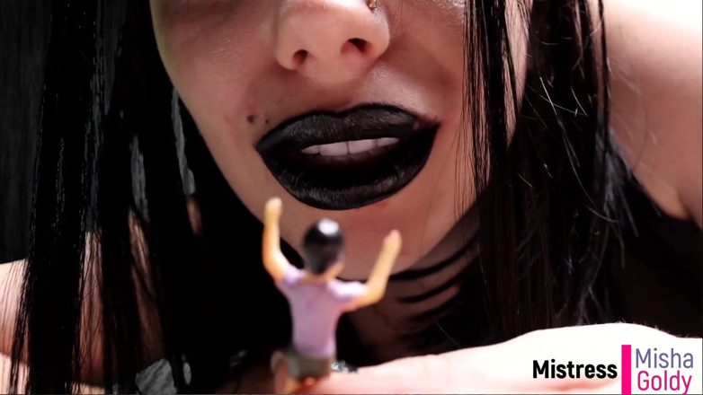 Goddess Misha Goldy: กลืนกินเธอด้วยมดลูกปีศาจยักษ์ของฉัน!