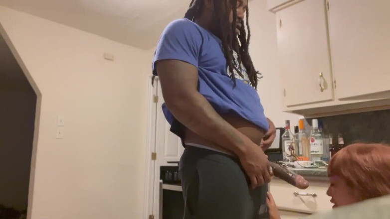 Fijii pornbox: 隔壁的灯饰女孩和男人做爱，但他的女友不知道他出轨了，而她则在做爱