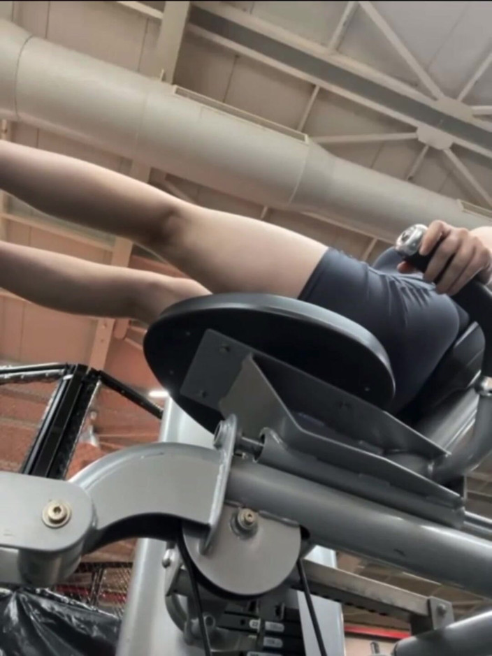JuiceLussie: Hard neuken in de sportschool