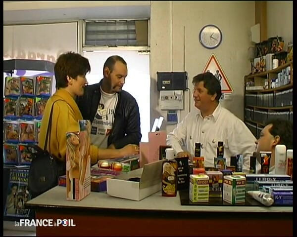 French Gonzo: Carole, 남친의 큰 뚱뚱한 손에 의해 가짜 가족의 계모!