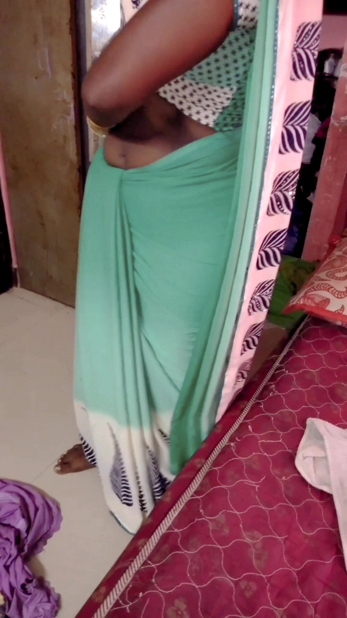 RenuRaj: India tamil esposa Renu mojado desnudo, toalla corporal seca y...