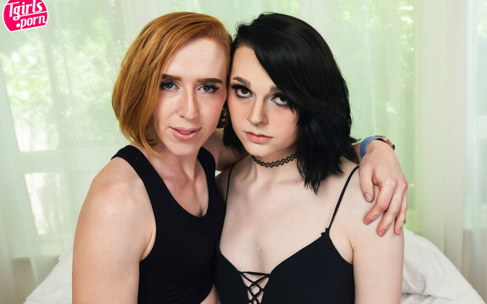 Tgirls Porn: 시오걸 포르노: Shiri 그리고 Paige - 플립 섹스
