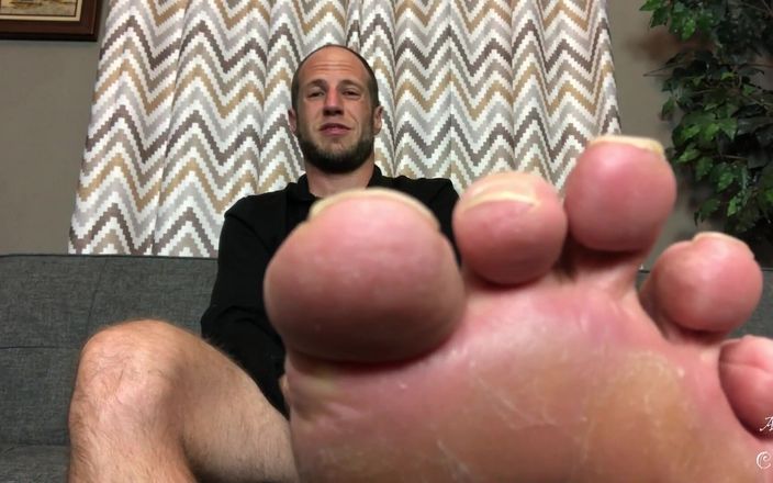 Adam Castle Solo: Succhiami le dita dei piedi e adora i miei piedi...