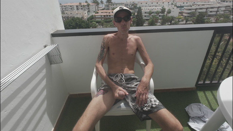 SkinnyWithAHugeDick: A Stranger at a Nudist Resort Sucked My 9 Inch Fat...
