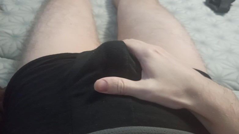 Pasha: La fricción del pene en mi ropa interior es una...