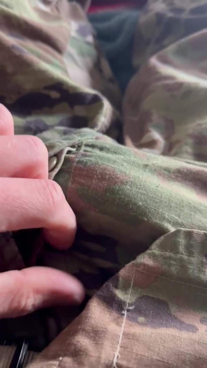 Gay Soldier Stuff: Armádní voják si honí v nějakých kostkách boxer kraťasů Pod...